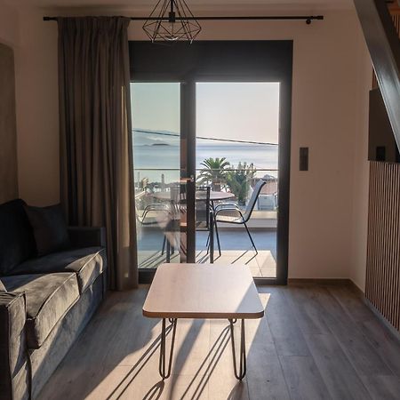 Blue Wave Luxury Suites Nea Iraklitsa 部屋 写真