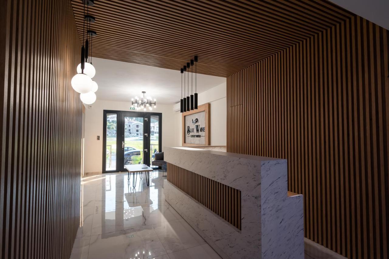Blue Wave Luxury Suites Nea Iraklitsa エクステリア 写真