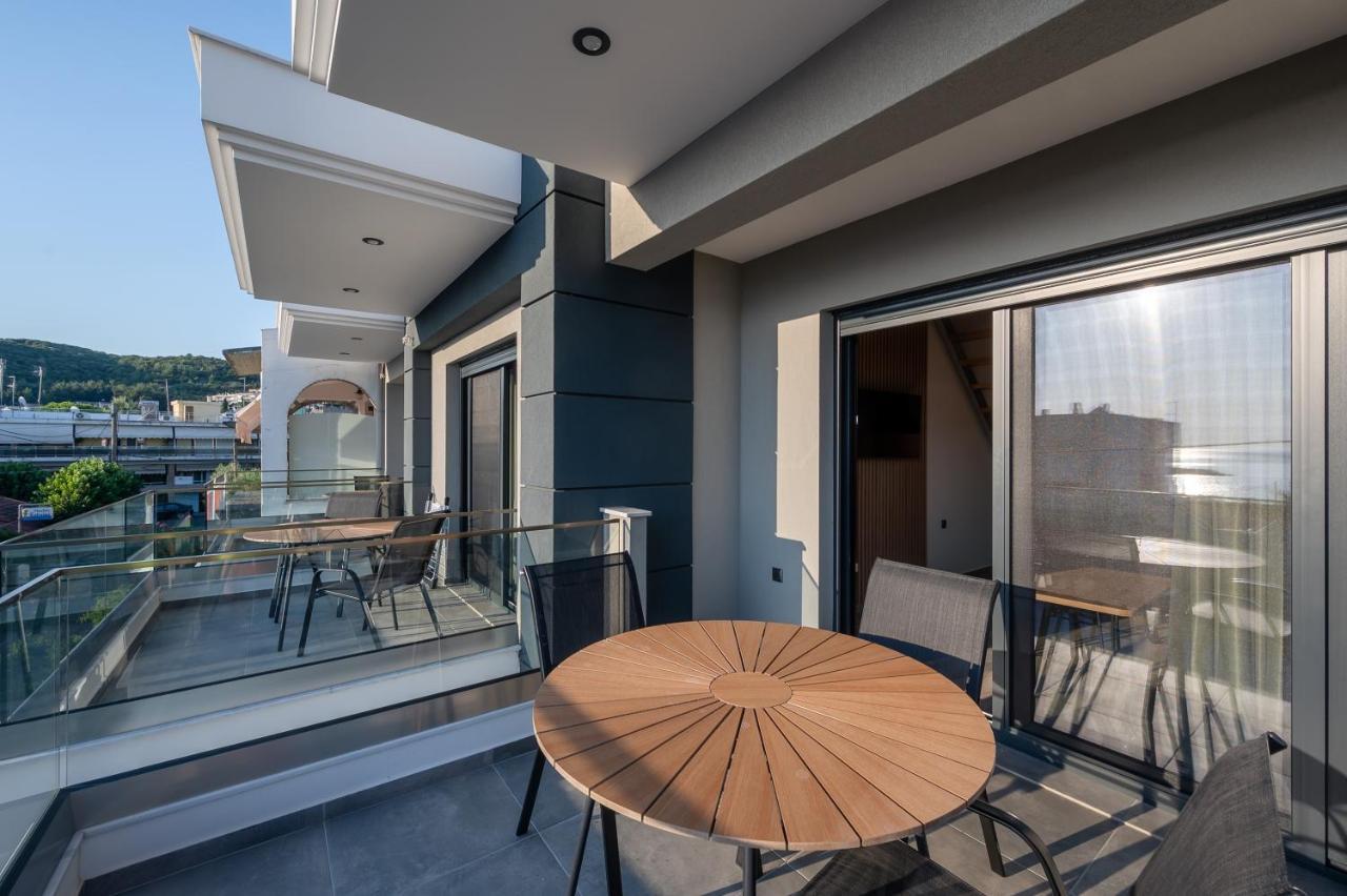 Blue Wave Luxury Suites Nea Iraklitsa エクステリア 写真