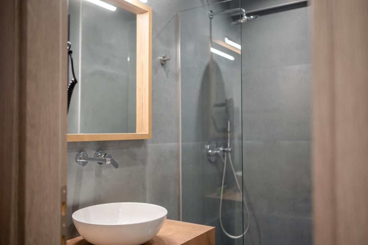 Blue Wave Luxury Suites Nea Iraklitsa エクステリア 写真