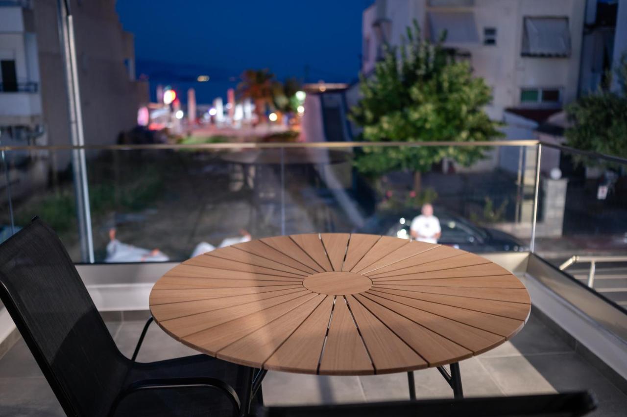 Blue Wave Luxury Suites Nea Iraklitsa エクステリア 写真