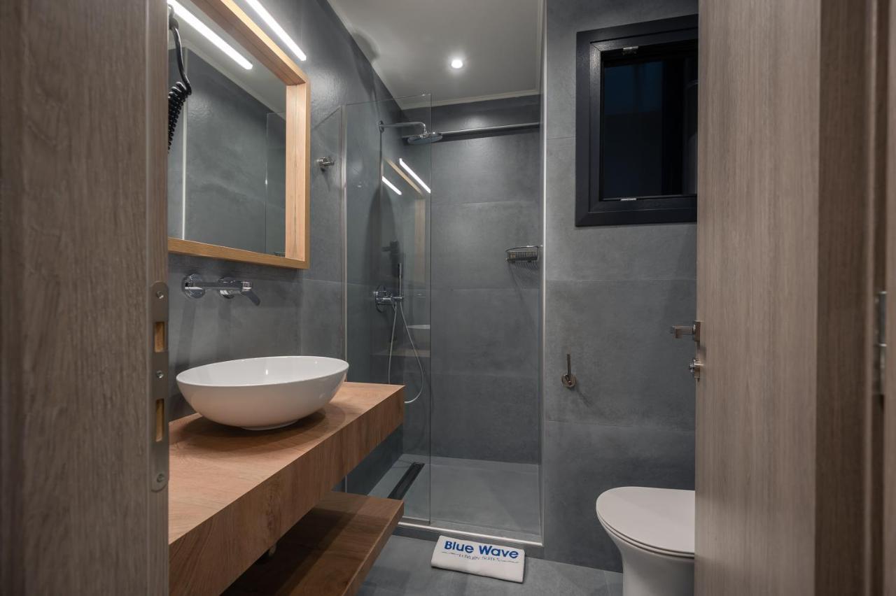 Blue Wave Luxury Suites Nea Iraklitsa エクステリア 写真