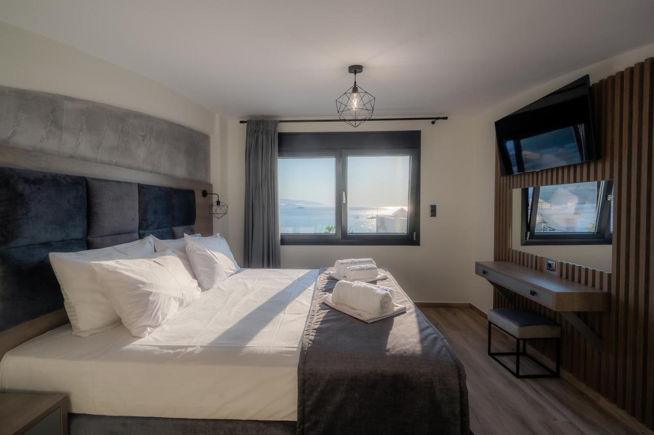 Blue Wave Luxury Suites Nea Iraklitsa エクステリア 写真